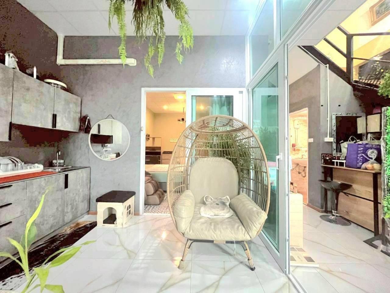 Deluxe Queen Suite
