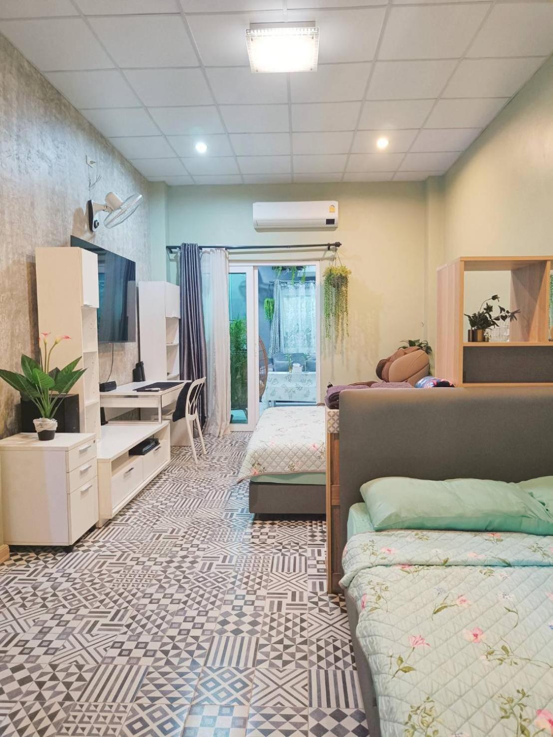 Deluxe Queen Suite