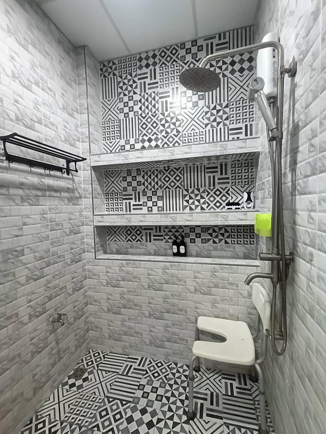 Deluxe Queen Suite