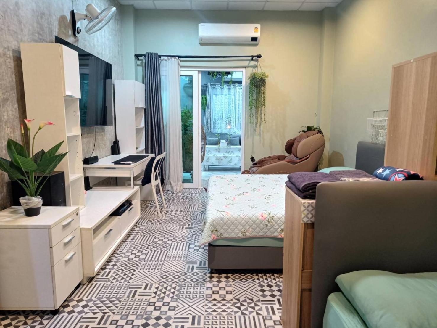 Deluxe Queen Suite